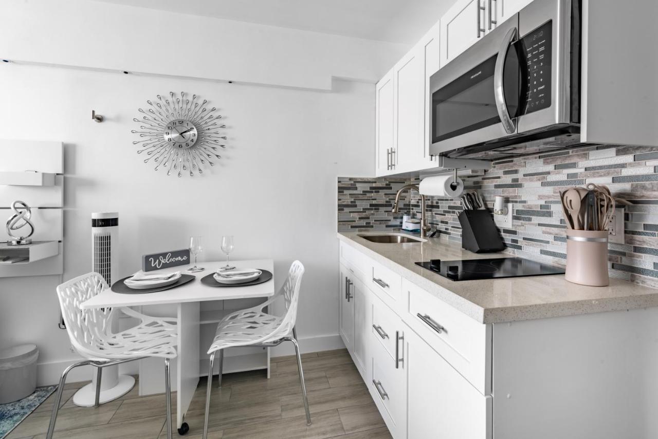 Newly Renovated Oceanfront Studio W/ Balcony - Daytona Beach Apartman Kültér fotó